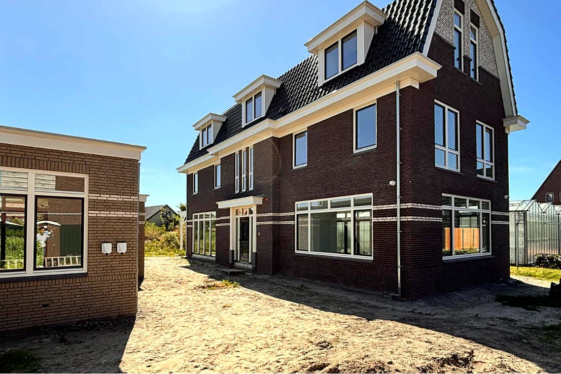 2 vrijstaande woningen in Poeldijk